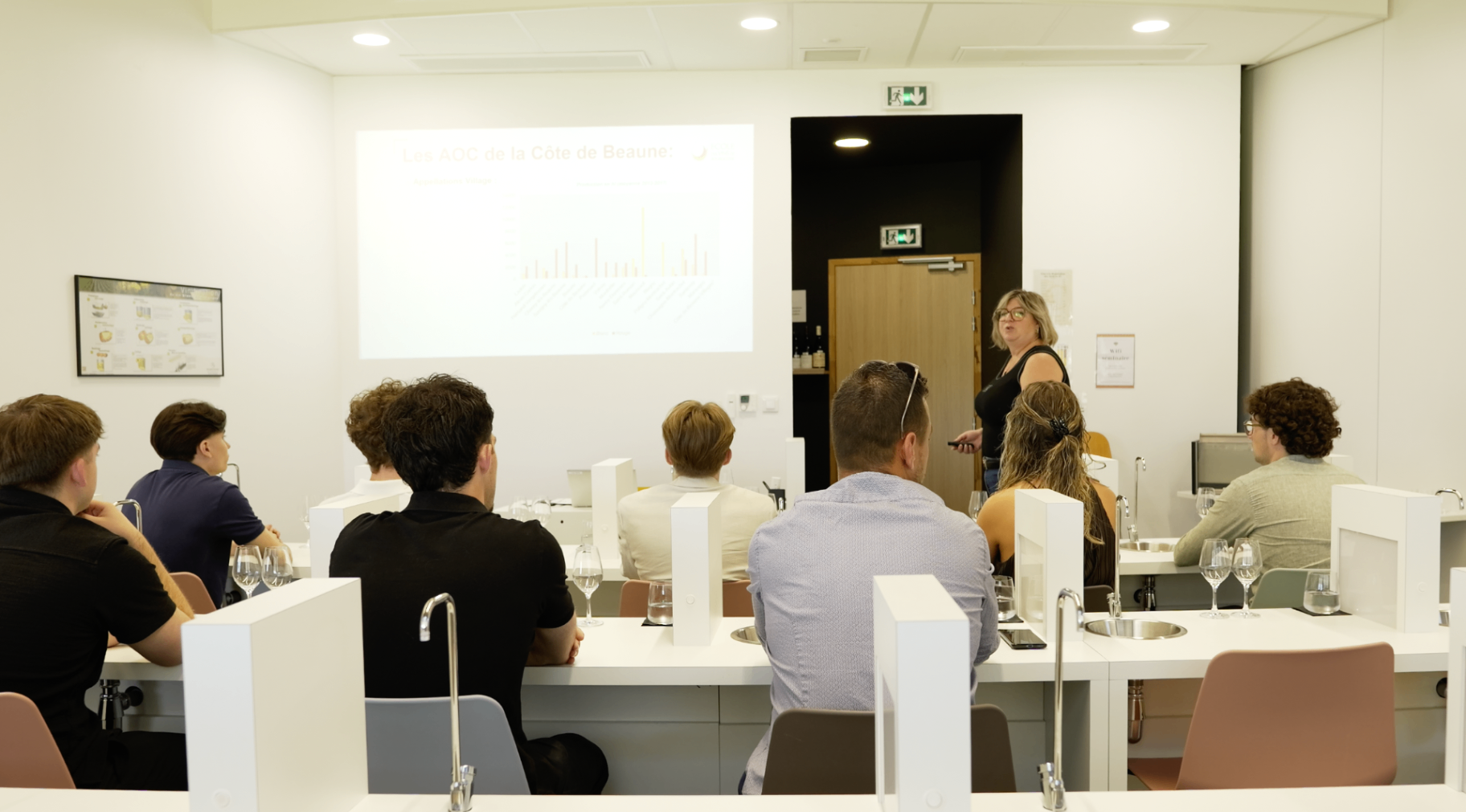 Vue d'ensemble de la salle pendant la masterclass de dégustation