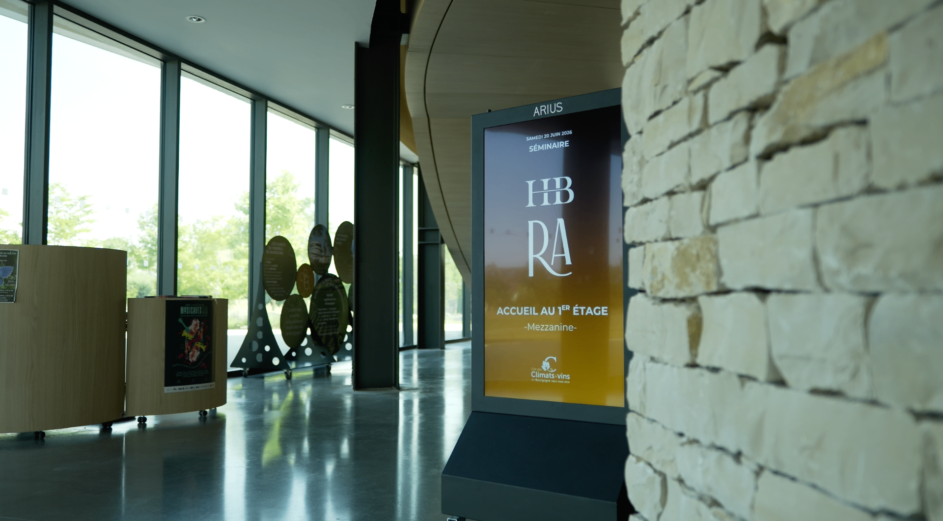 Totem d'accueil du séminaire HB Resell Alcool à la Cité des Climats et vins
