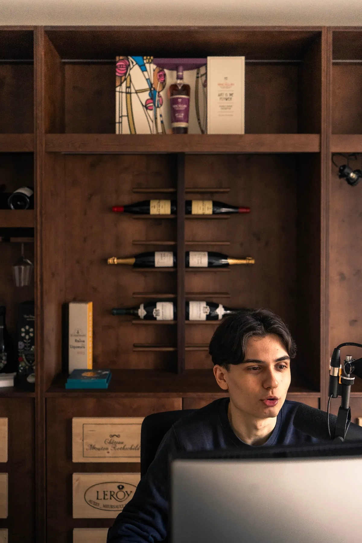 Hugo Bomont au bureau, collection privée