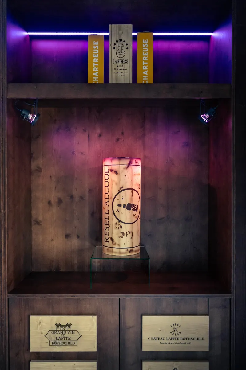 Resell Alcool - détail logo éclairé