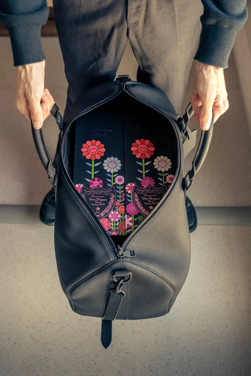 Dom Pérignon Rosé x Murakami - vue plongeante dans le sac